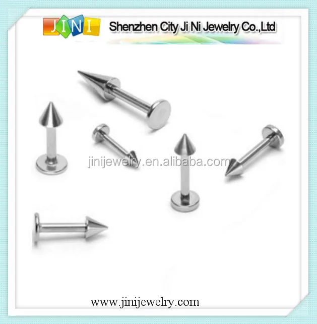 Piercing jewelry in the shape of an arrow