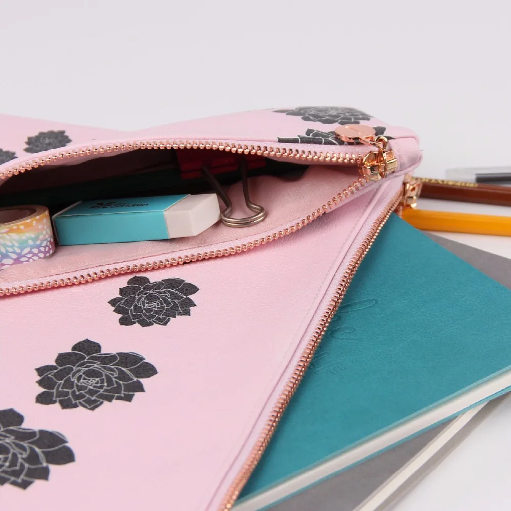 Лев изготовляет изготовленный на заказ кожаный печатный мешок застежки-молнии