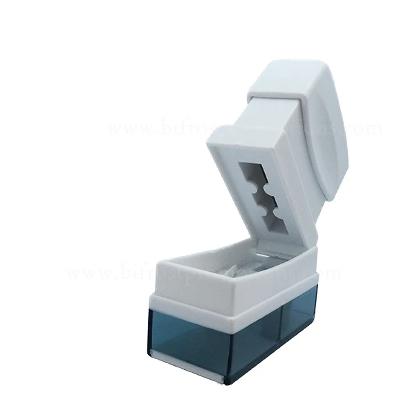 2016 New Design Plastic Pill Cutter