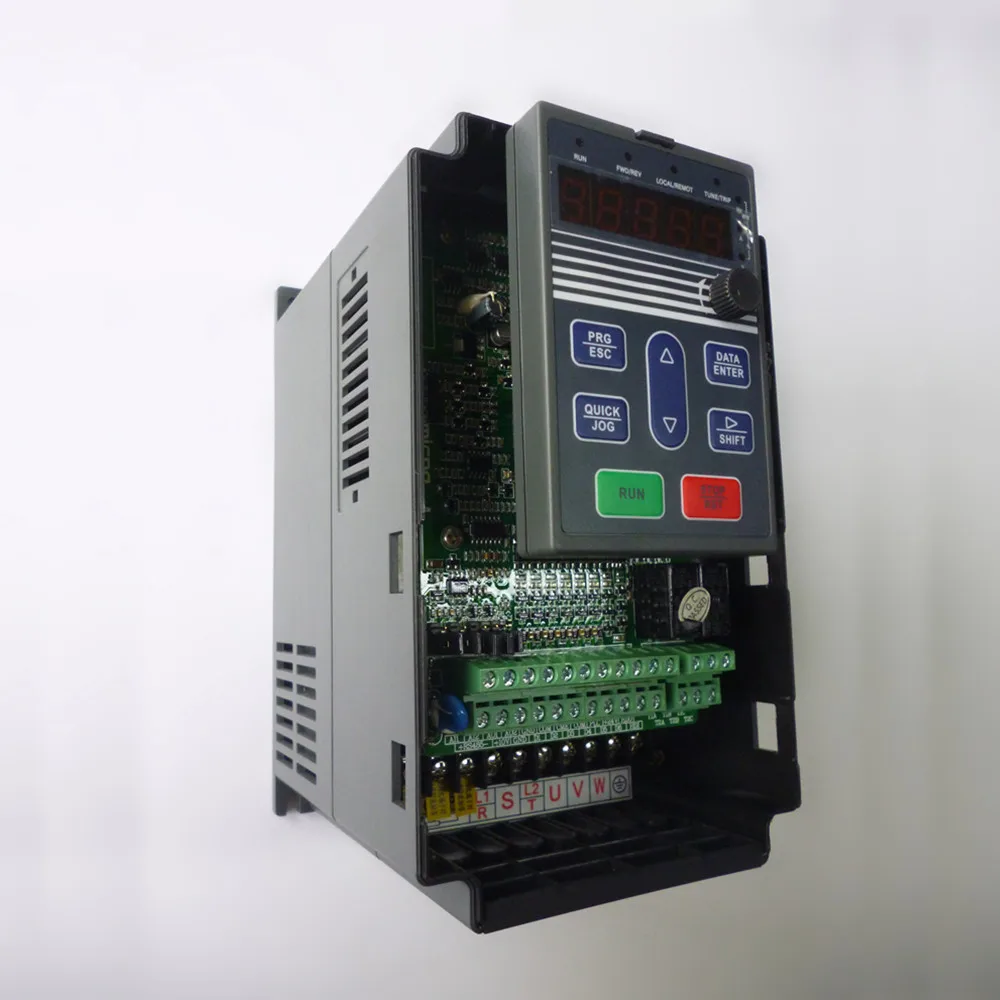 Экономия энергии одиночной фазы 3 фазы переменного тока 220V 2.2kW 3HP солнечный инвертор насоса со слежением за максимальной точкой мощности