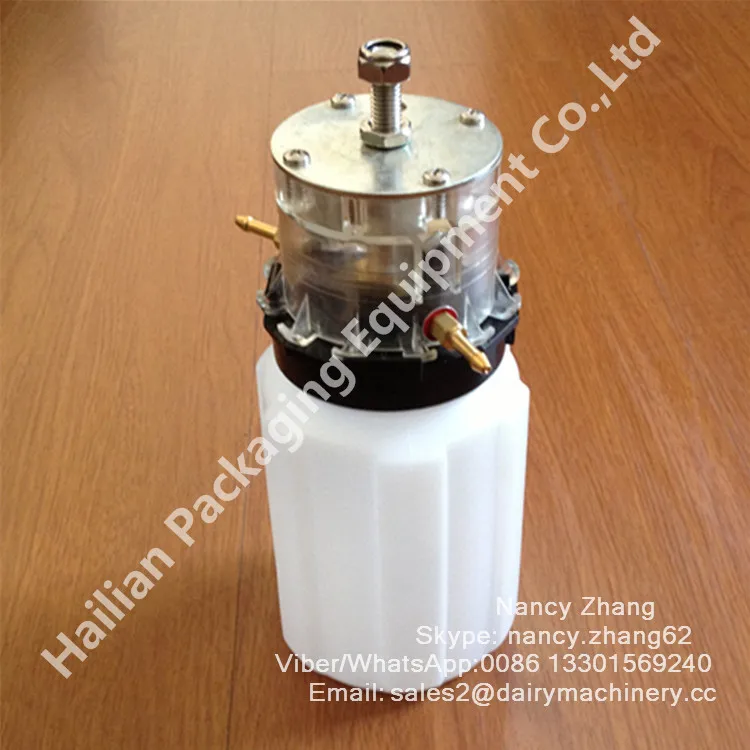 Dairy Milking Spares Plastic Vacuum Pump Oil Can