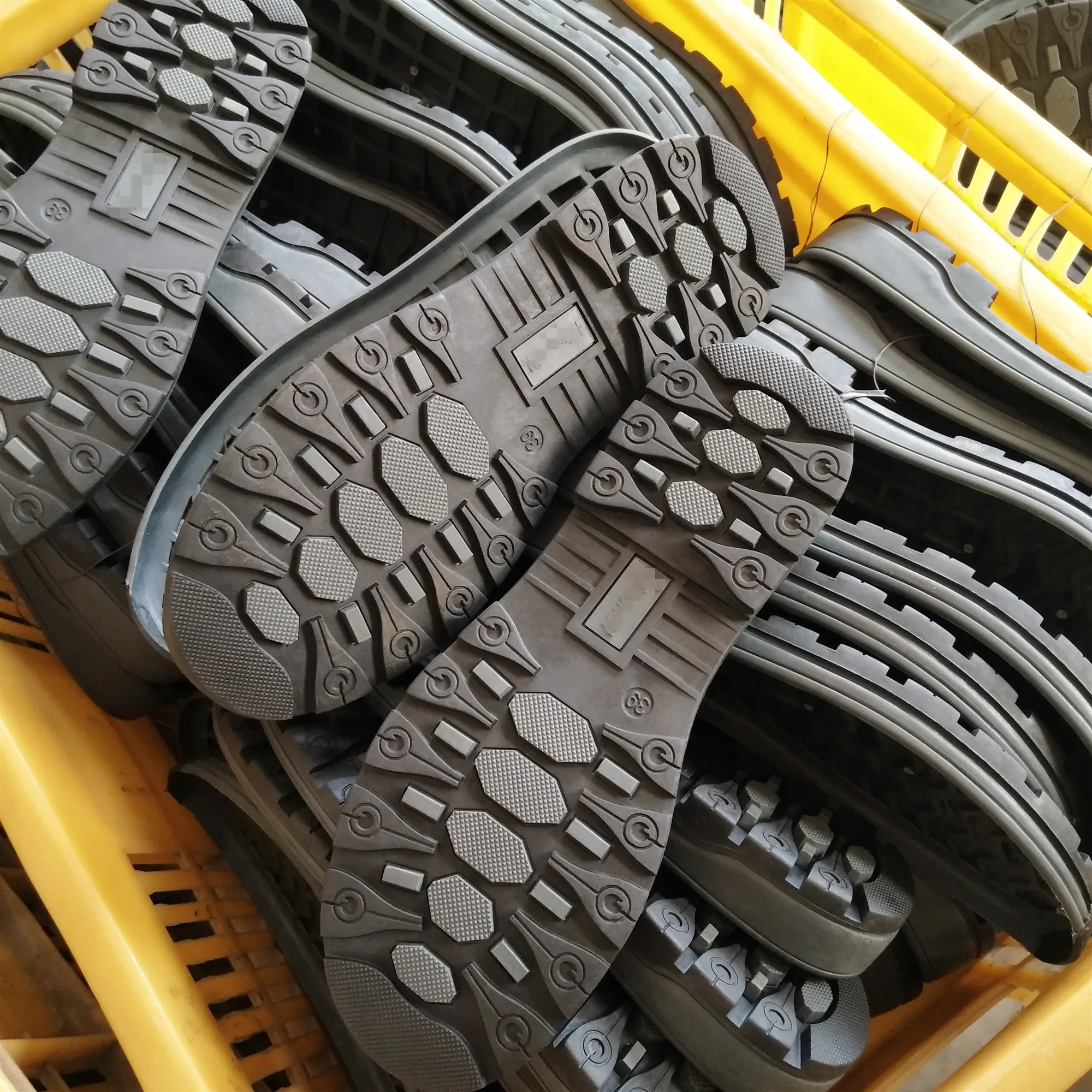 Factory Wholesale Prices OEM Service Free Samples Men TPR Material Shoe Soles