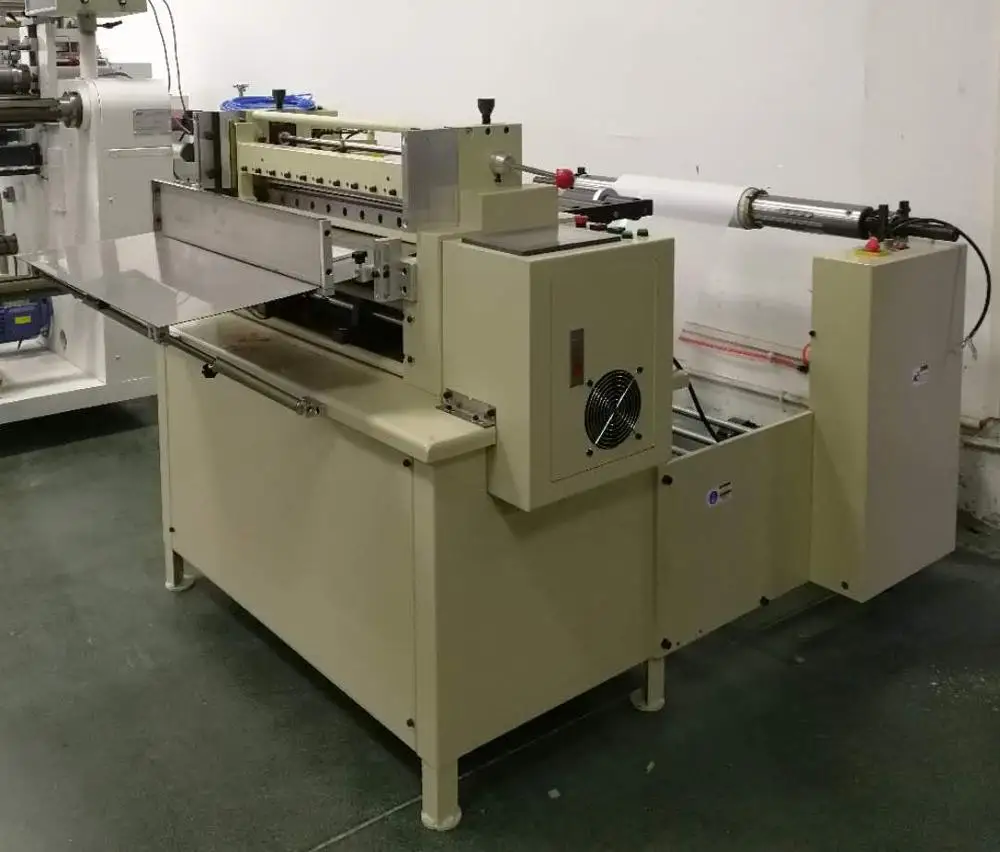 Автоматическая Машина Для Резки Рулонов и листов из нетканого материала