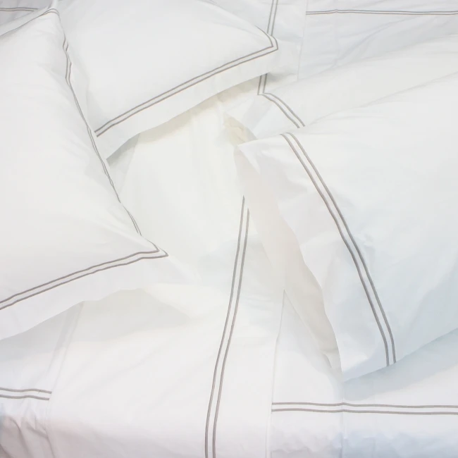 
Luxury Embroideried Hotel Bedding Set 