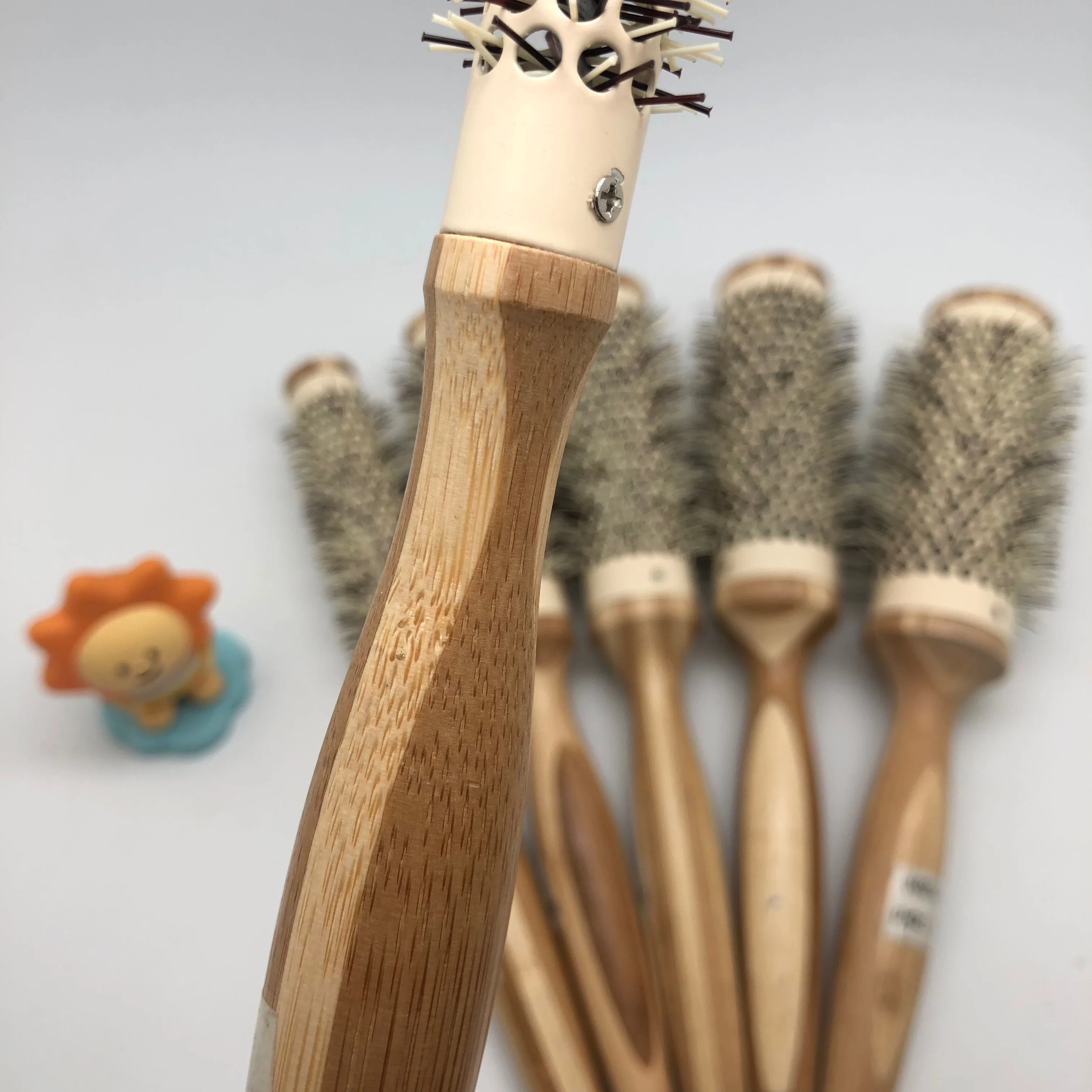 Professional Hairdressing Salon Wood Handle Curly Hair Roll Round Comb