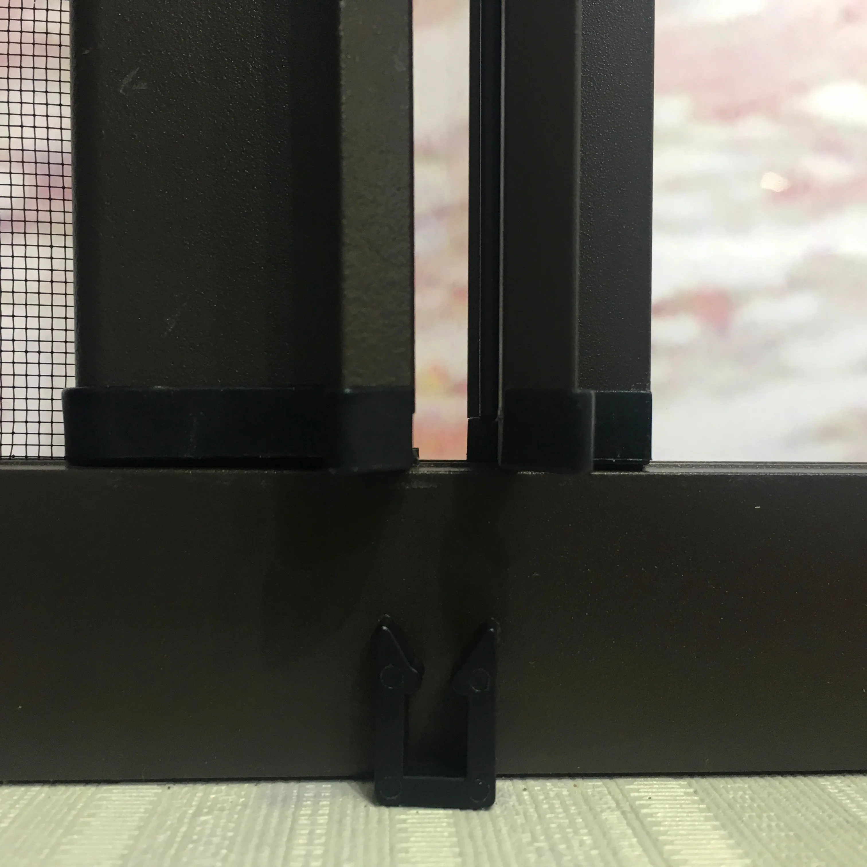 Retractable insect screen window with aluminum frame