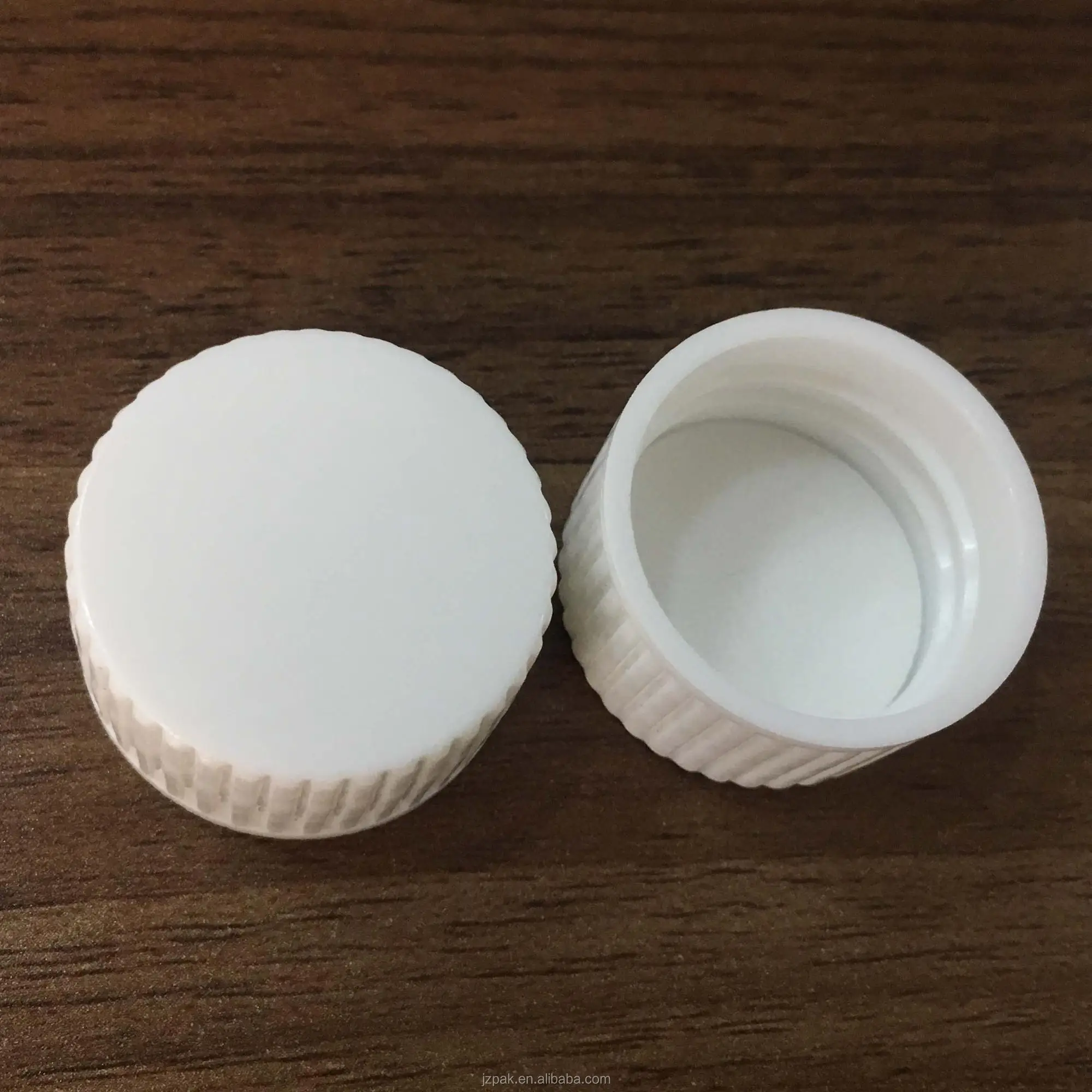 Cosmetic package PP white plastic bottle screw caps 20mm, 24mm, 28mm, 38mm plastic screw top lid/ closure