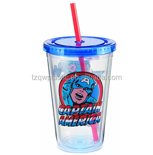 Пластиковый стакан с двойными стенками и соломинкой