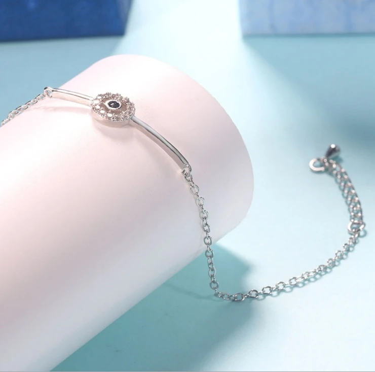 Onier High Quality Moon Shaped Simple Style Bracelet Fashionable White Gold Plated Smart Daily Wear Bracelet for Girls