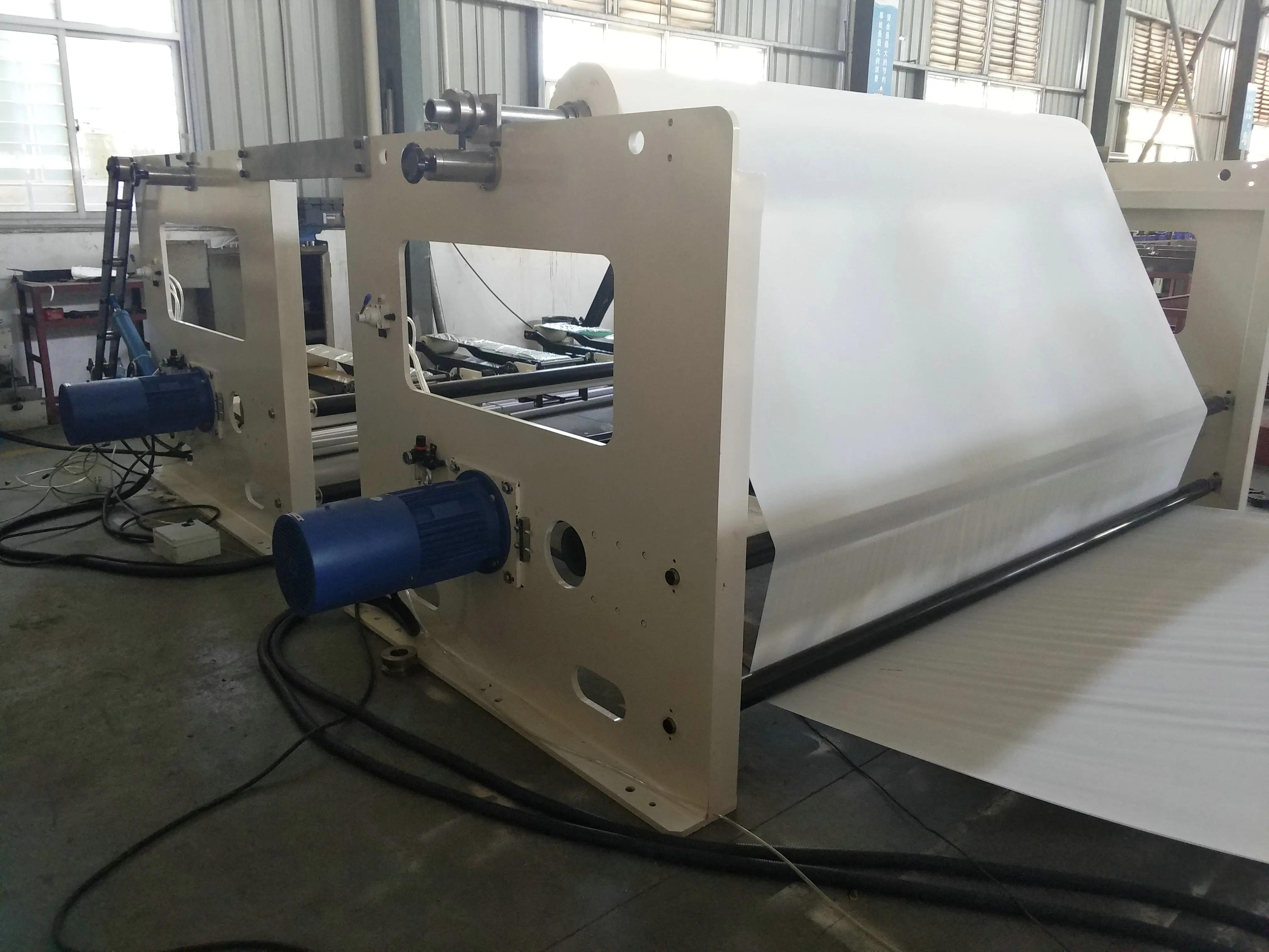 
China manufacturer small toilet tissue paper making machine 