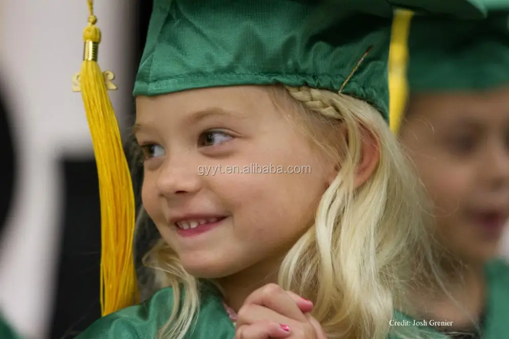 kindergarten school uniform new design graduation gown and cap set 2017