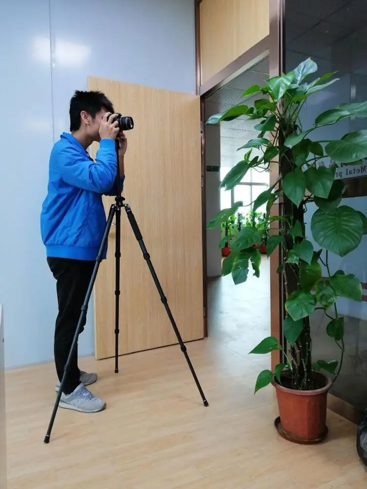 Hot Selling Lightweight Carbon Fiber Flexible Multiple Fun Professional Video Camera Tripod