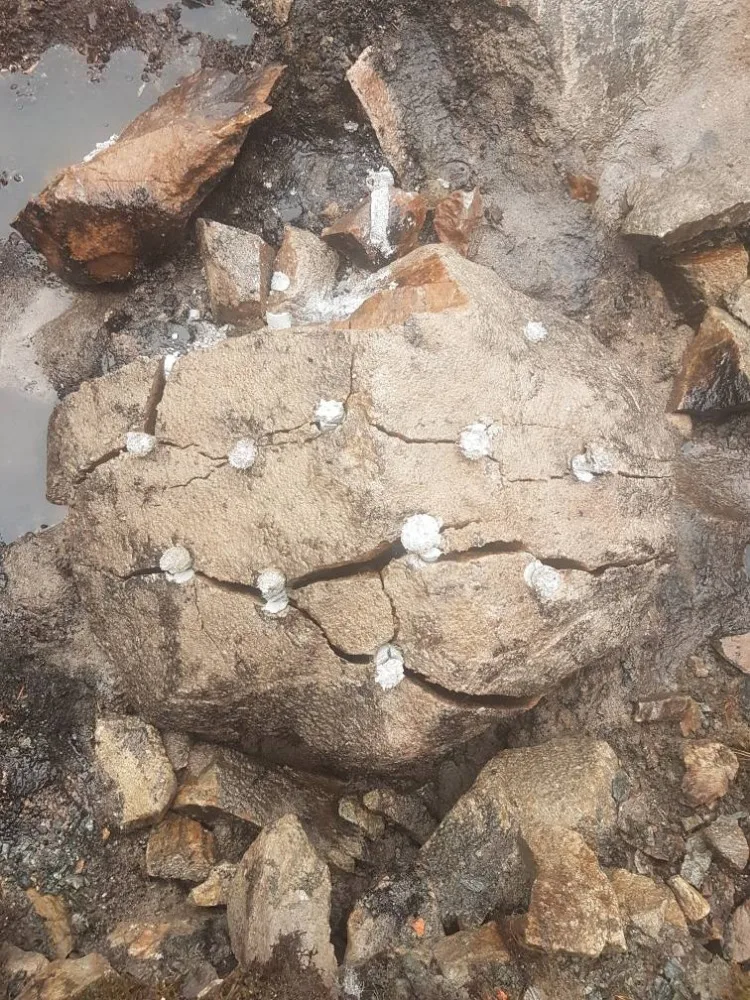 rock cracking powder