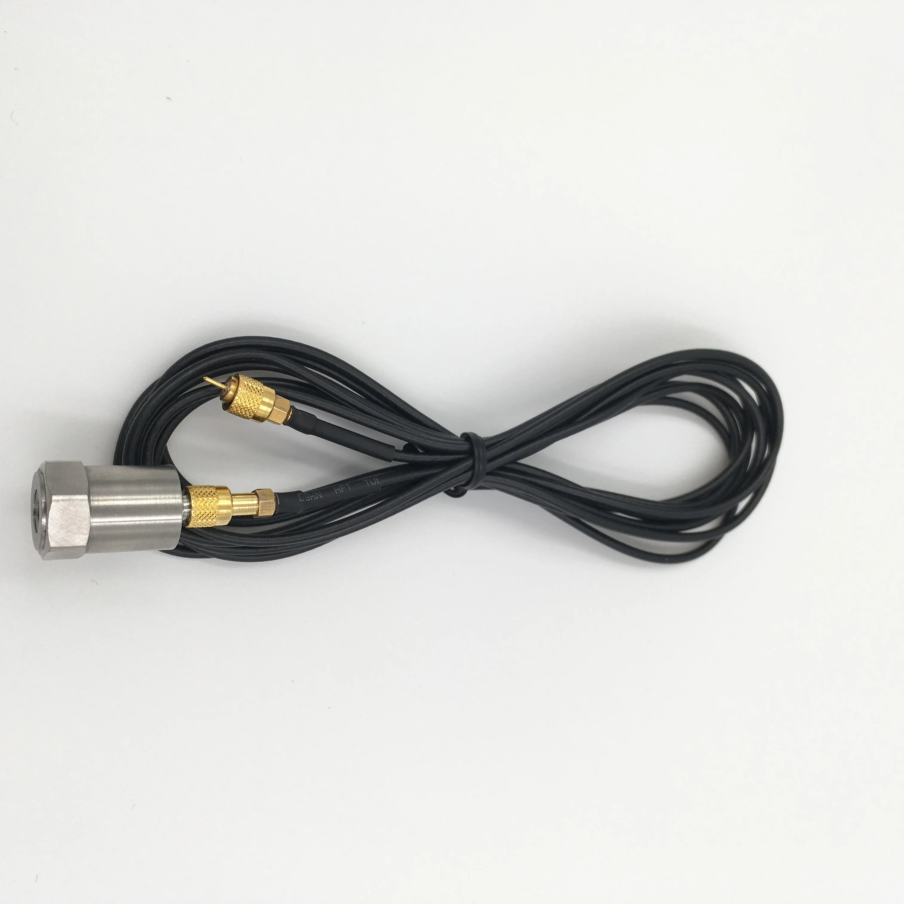 Пьезоэлектрический акселерометр с высоким током