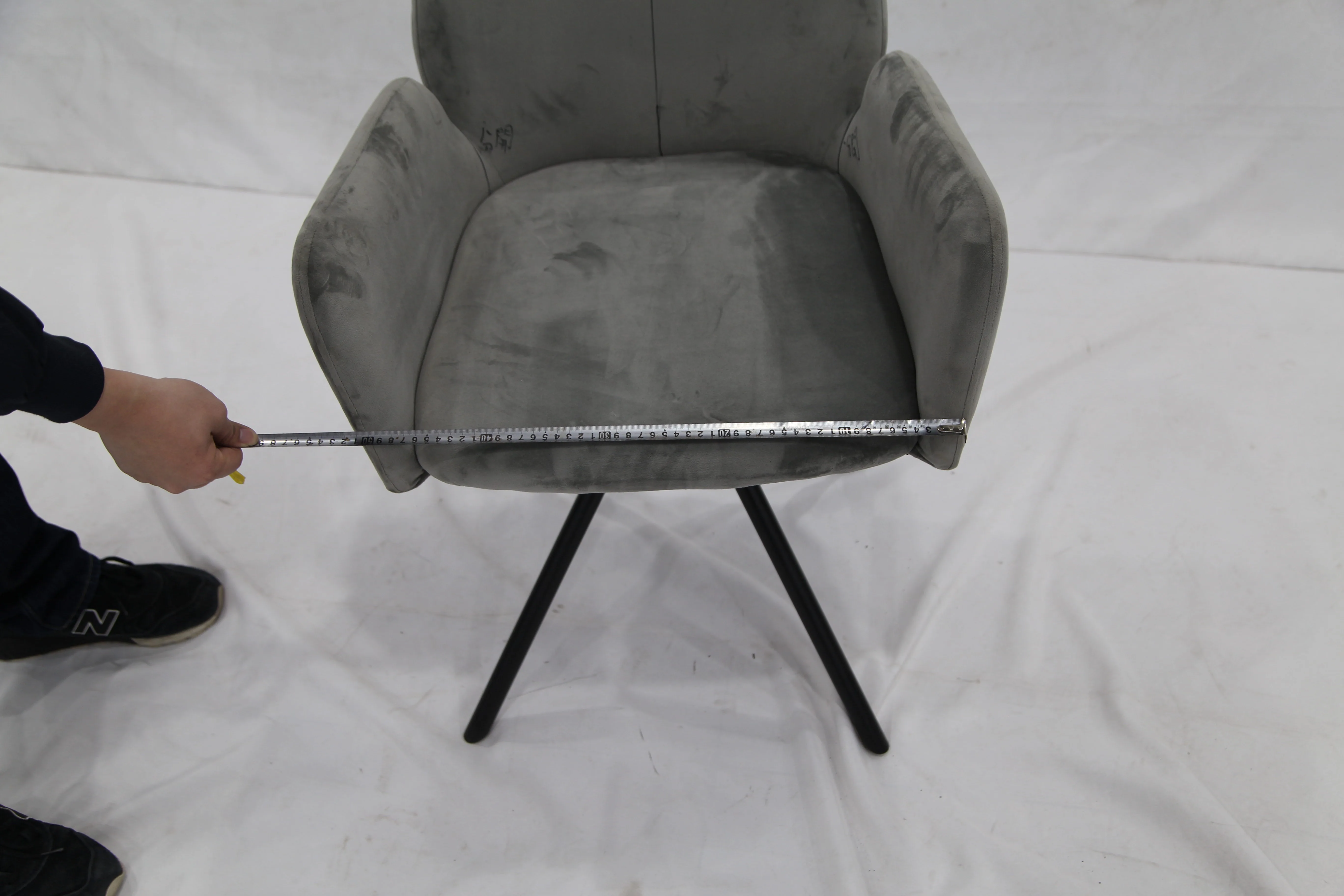 Latest Design Relax Fabric Black Painting Metal Legs Dining Chair Leisure Chairs With Armrest