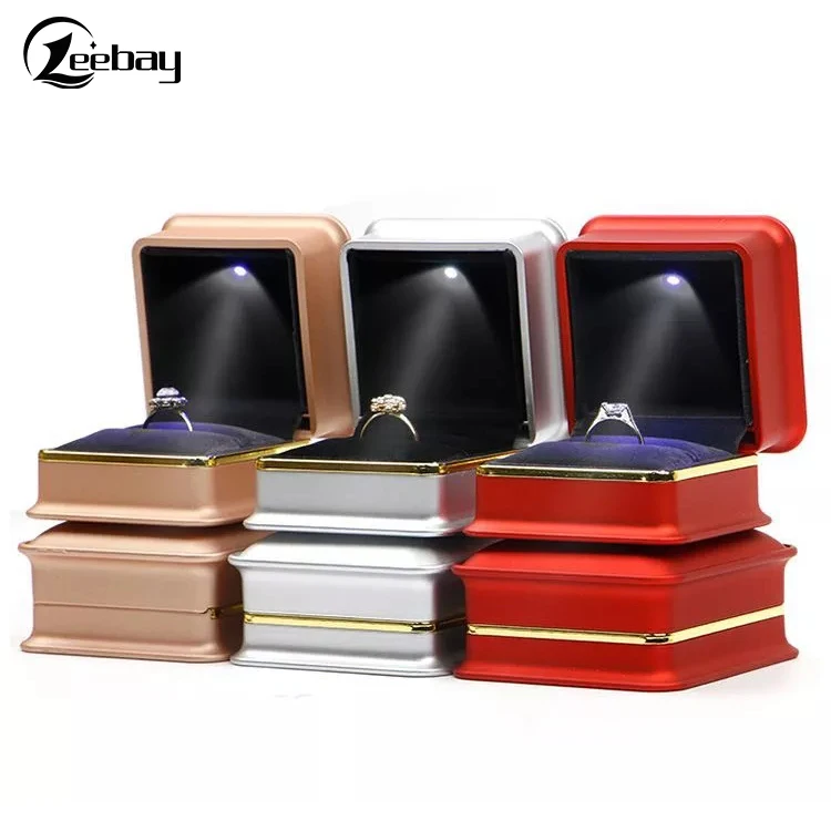 
2019 style engagement ring box with LED lights, creative leather necklace jewelry box 