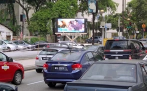 Yeeso most eye-catching LED billboard trailer, scissor lifting cellphone Shape LED screen trailer