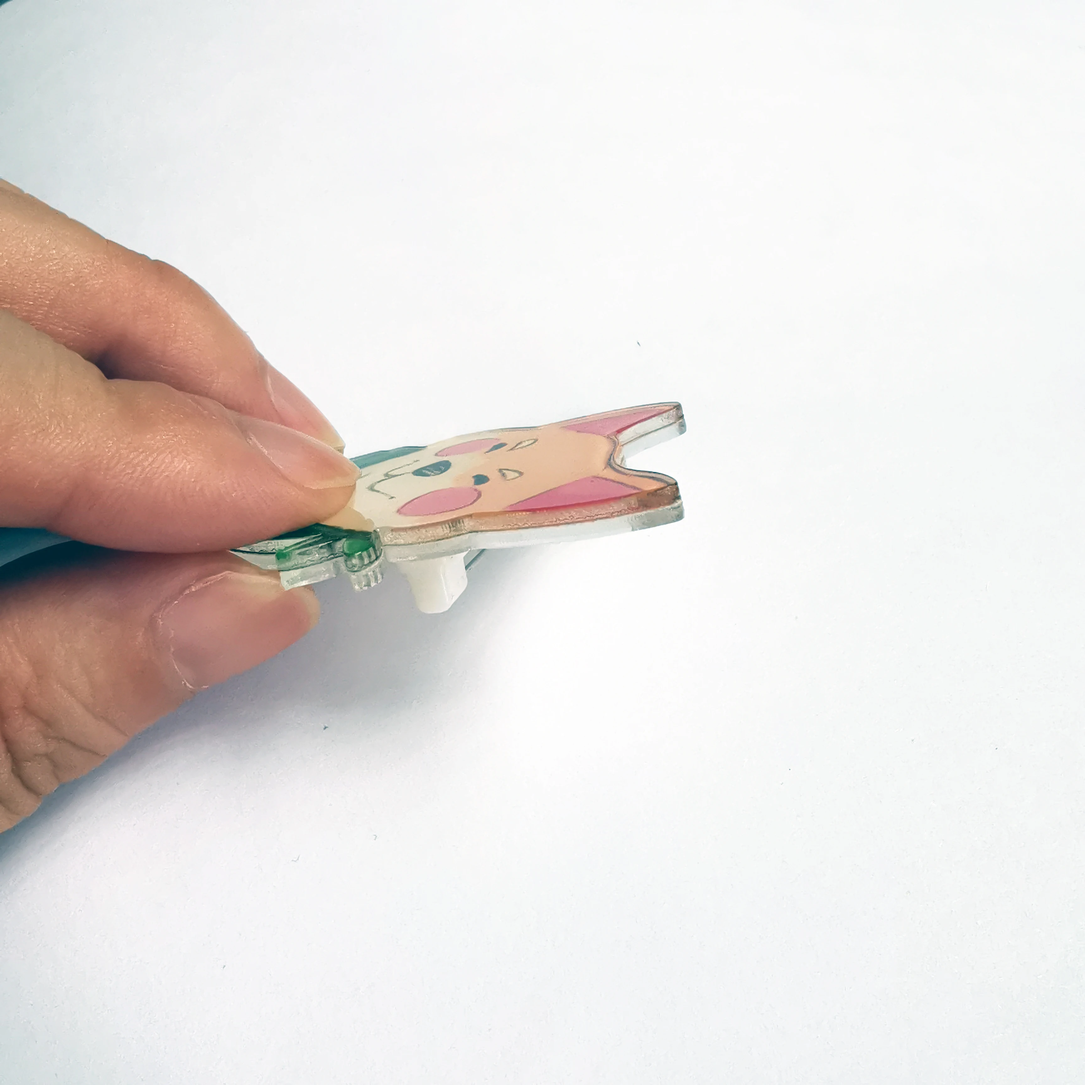 Акриловая булавка под заказ для именного значка с защитной задней булавкой