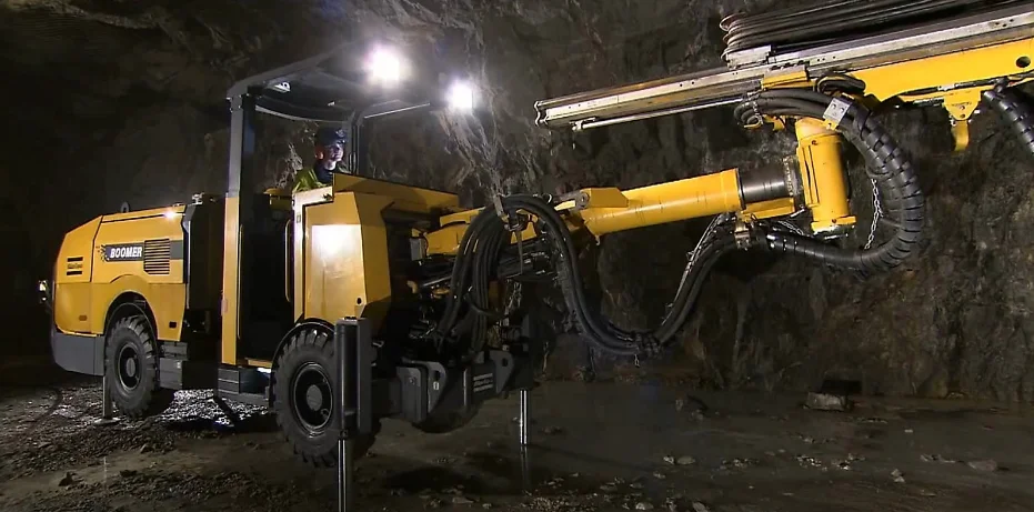 Atlas-Copco Drill rigs and rock drills (AC Drill rigs and rock drills ) AirROC D35: Down the hole rig