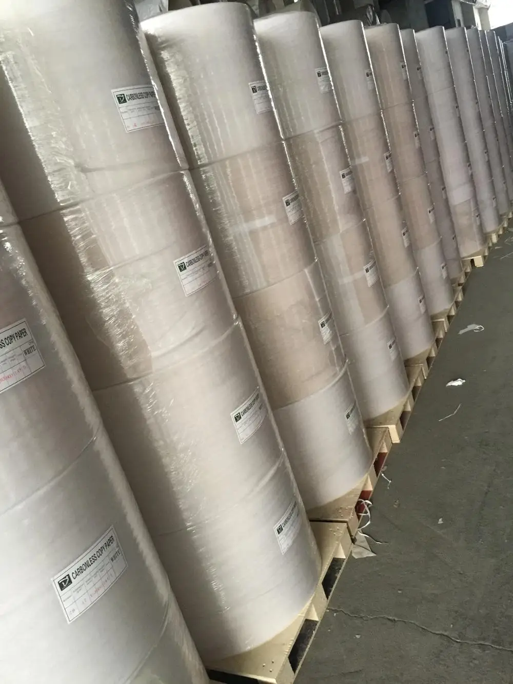 2014 Hot Sale Carbonless Paper 241*6000m