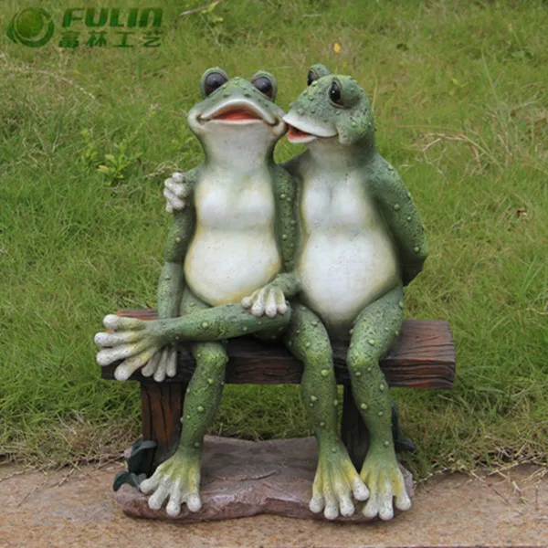 Садовый весенний декор в виде лягушки