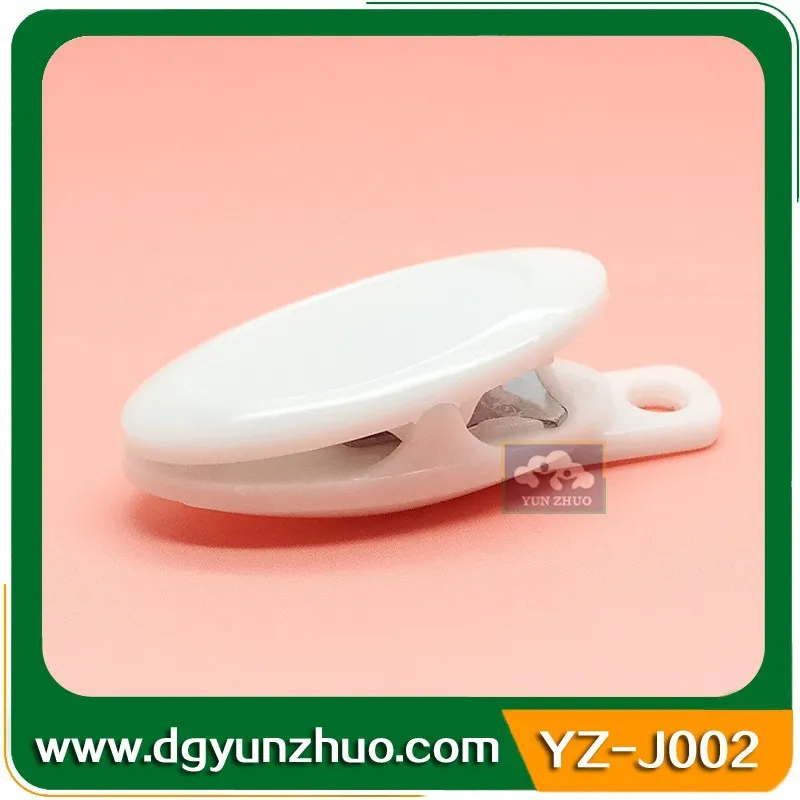 
Fashion plastic pacifier clip for baby cloth, plastic cloth clip 