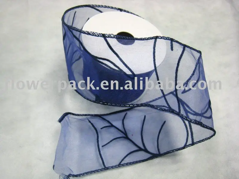 стекаются органзы ленты