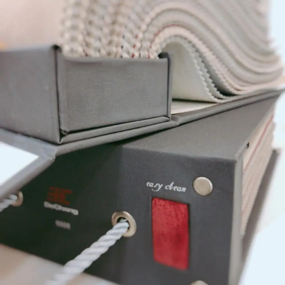 Альбом для образцов из темно-серой ткани