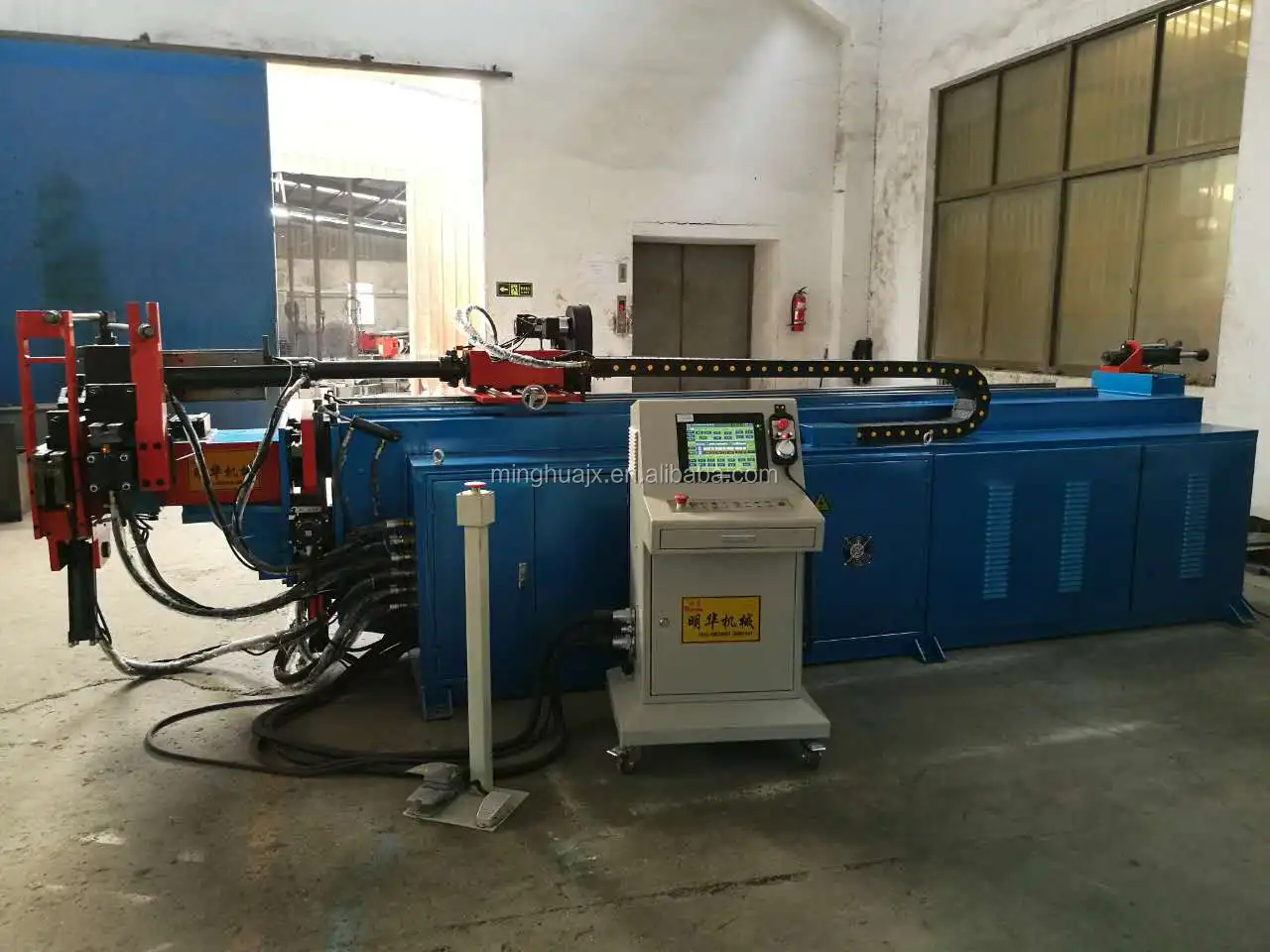 
manufacture sells CNC automatic tube bender for all metal tubes 