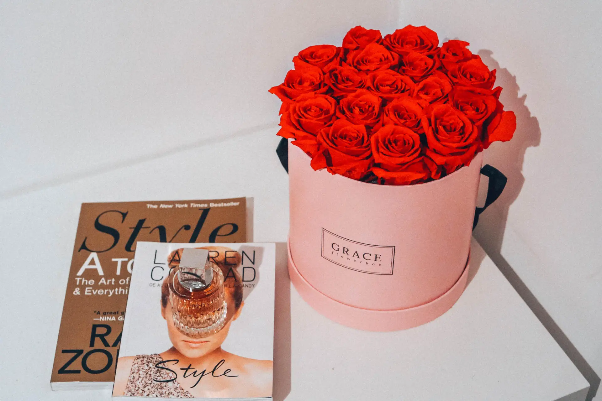 
Professional Custom Printed Hardcover Cardboard Round Flower Box 