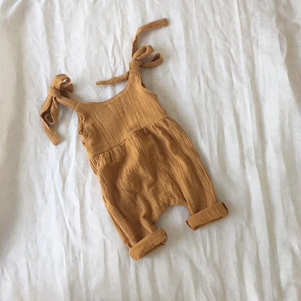 Детский льняной комбинезон без рукавов с оборками