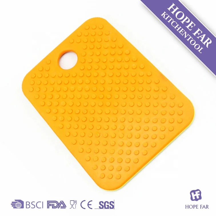 TPR coating plastic cutting board with round hanging hole