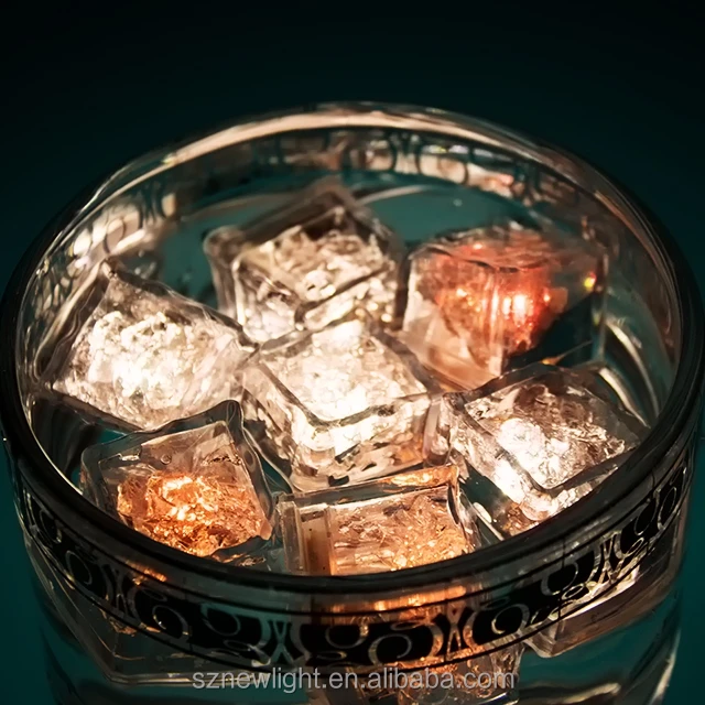 Пластиковые кубики льда, мигающие светодиодные кубики льда для напитков