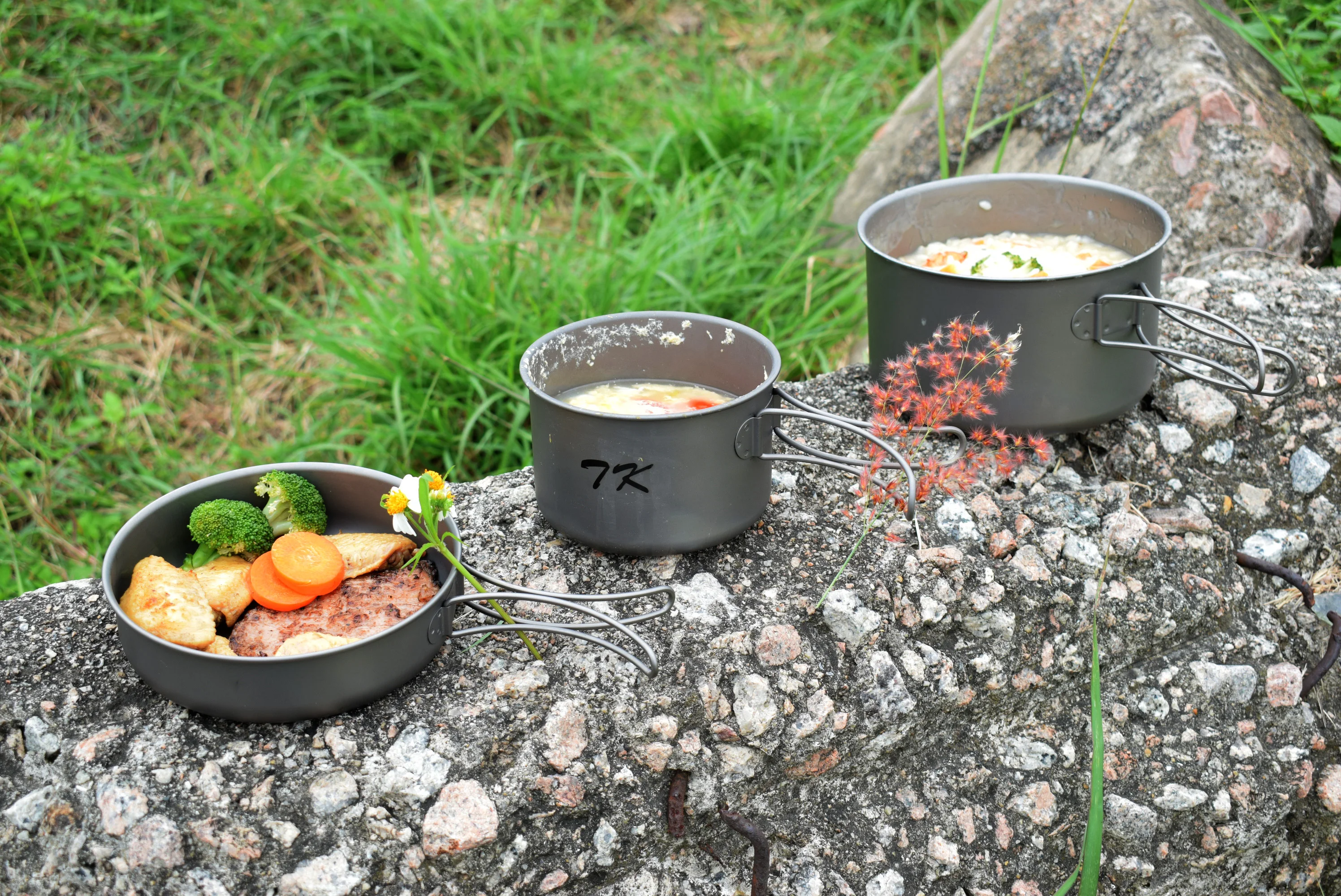 
Titanium camping cookset: 2 pots&1 pan 0.4mm/0.5mm thickncess; 