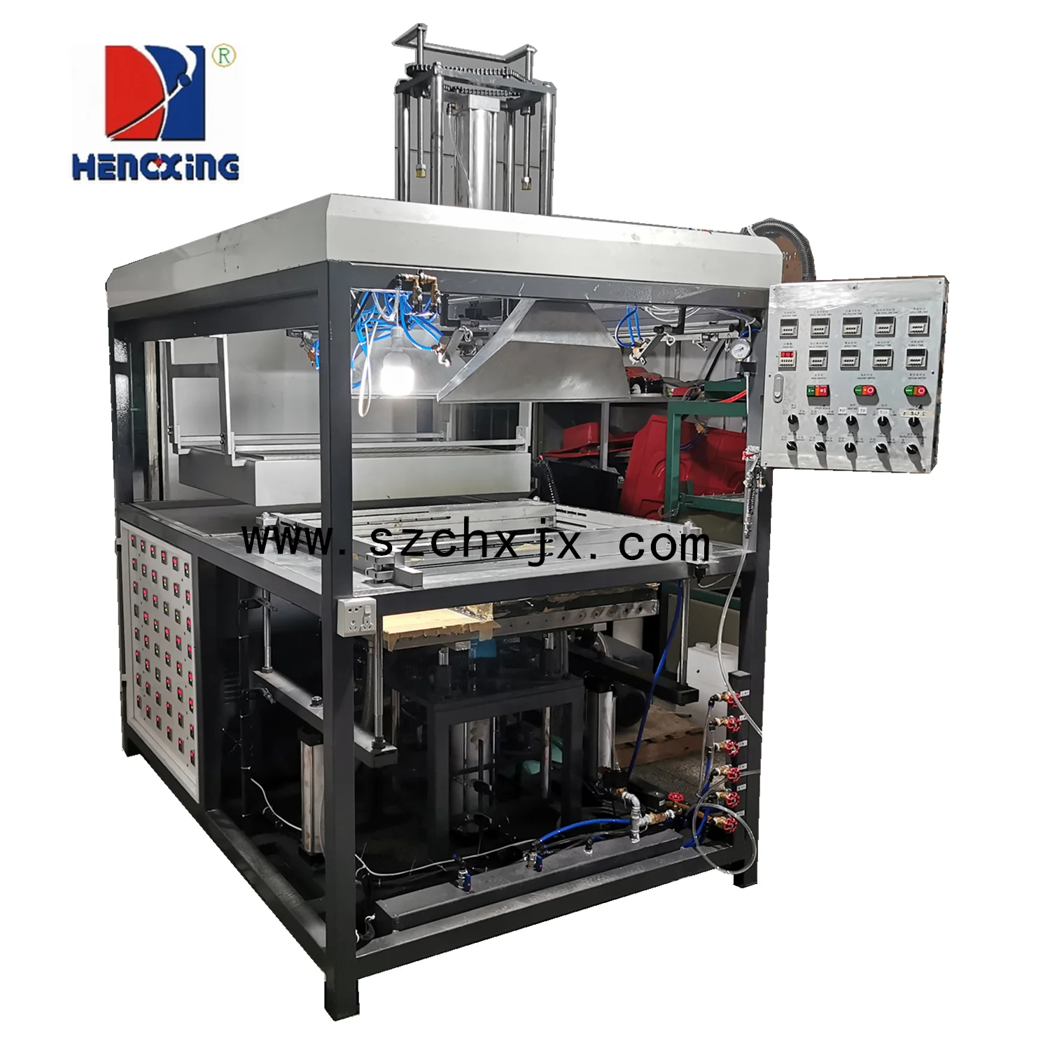 Пластиковая формовочная машина для нано-отражателя