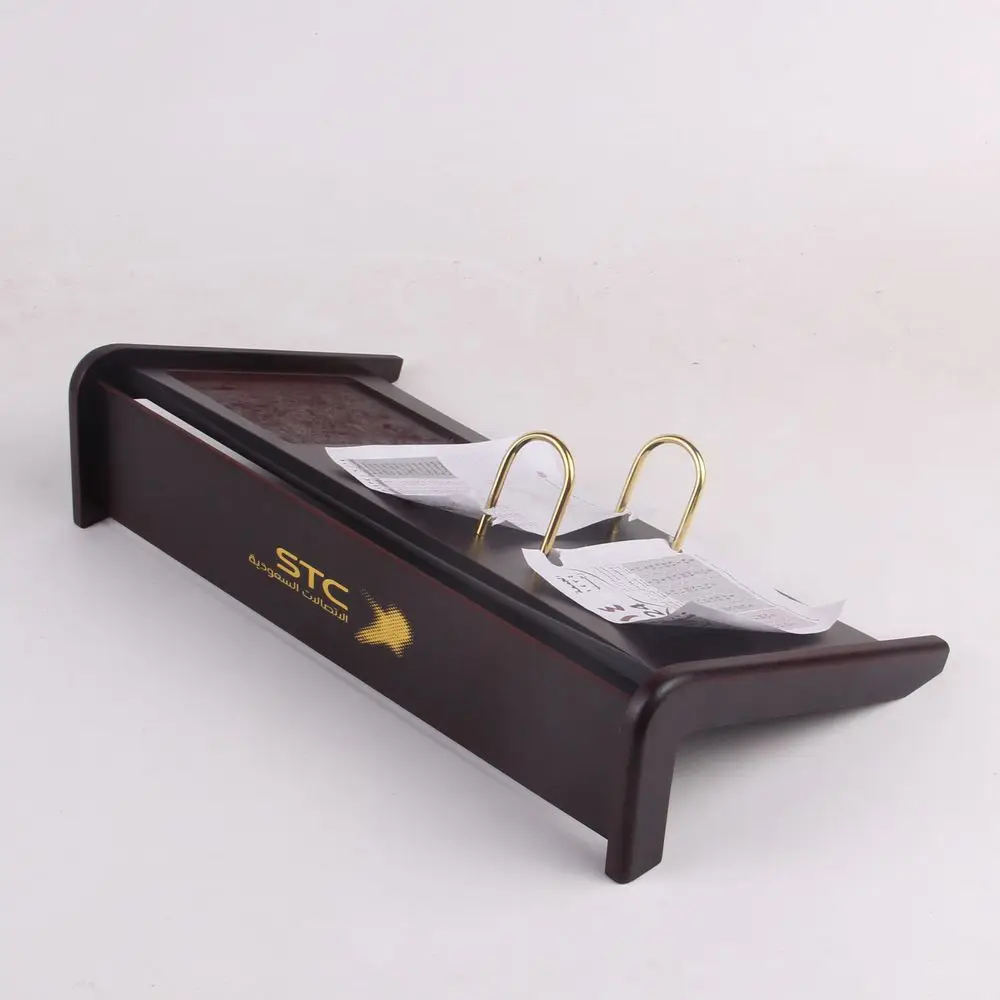 Low MOQ Manufactory Office Display Usage Lacuqer Wood Desk Calendar with metal hook For Arabic Decor