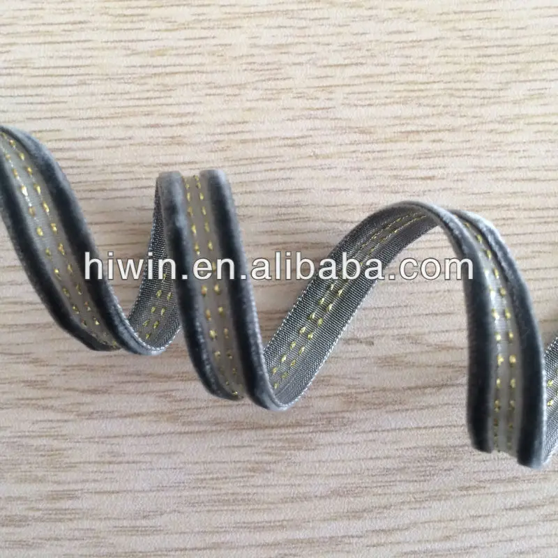 Красивая бархатная лента