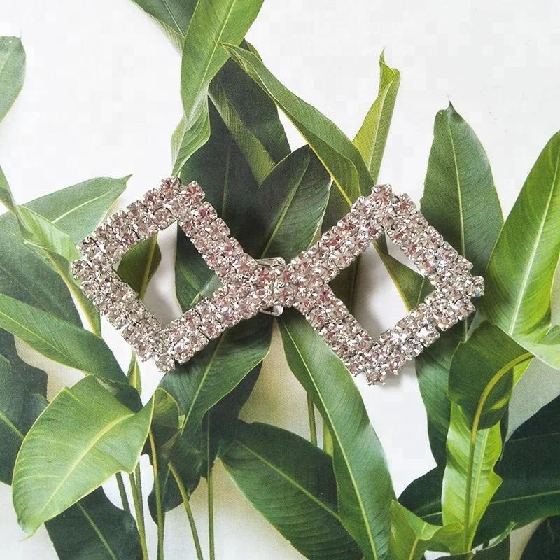 Недорогая парная Пряжка со стразами, украшение для свадебных пригласительных открыток, сделано в Китае