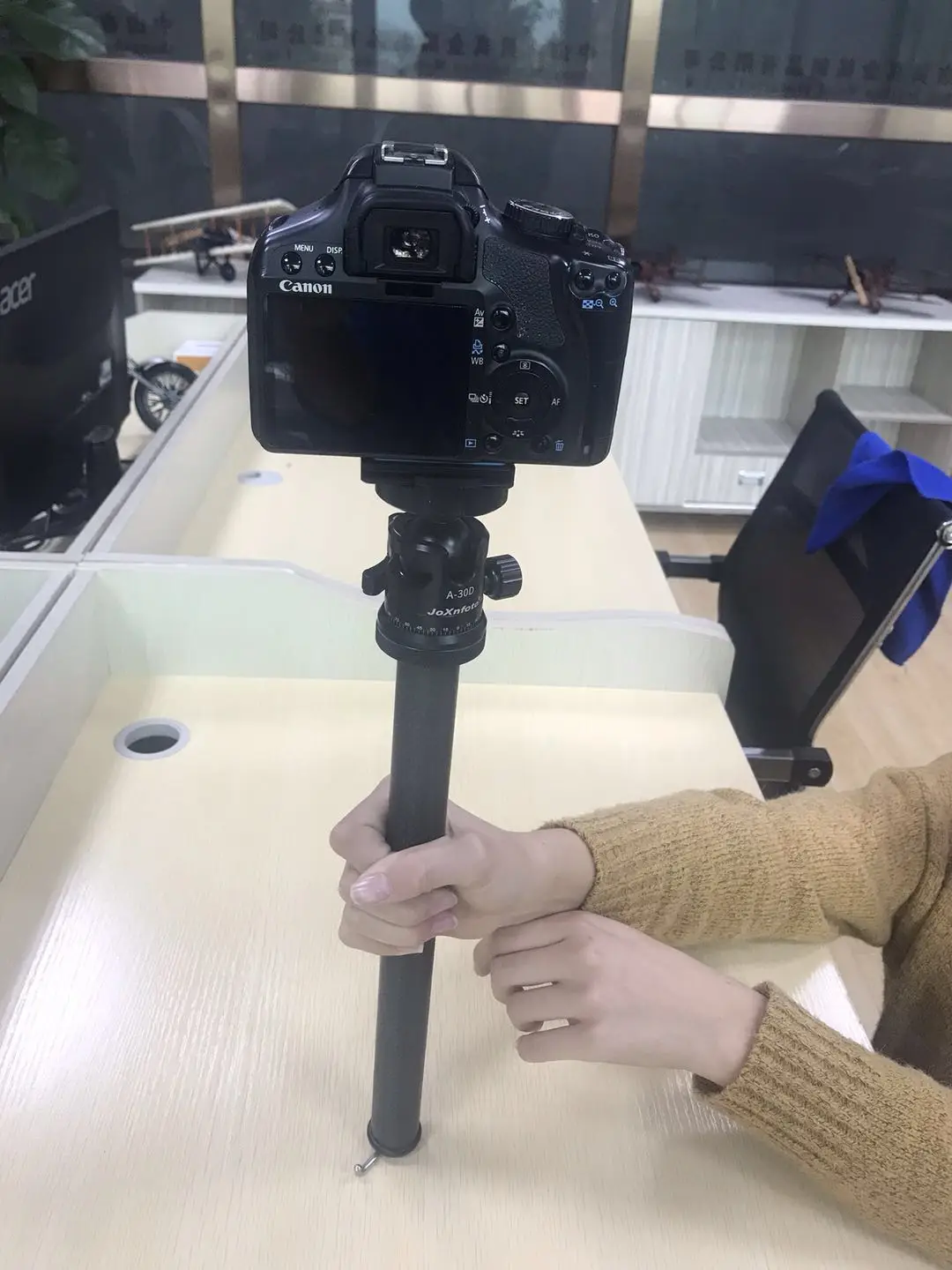 Hot Selling Lightweight Carbon Fiber Flexible Multiple Fun Professional Video Camera Tripod