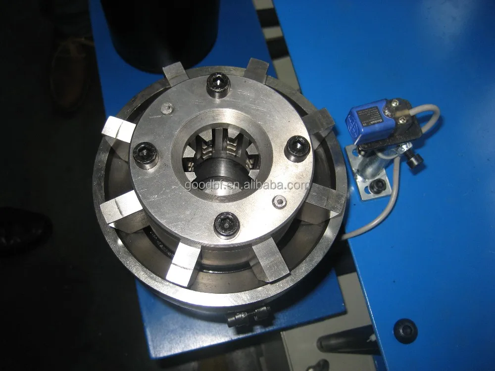 Машина для обжима гигиенических шлангов с двойными головками BenFa