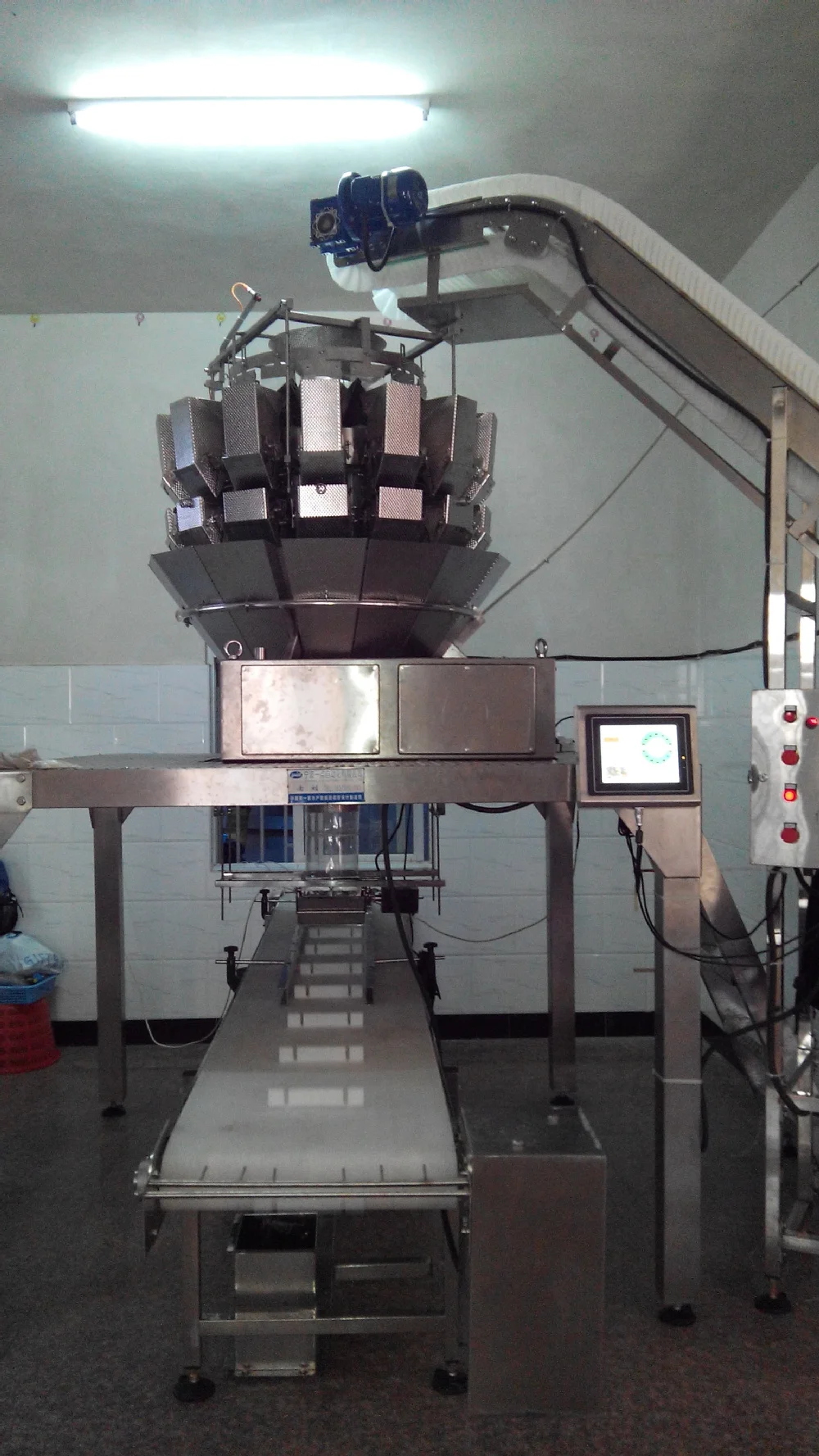 automatic weighing filling and manual bagging system for puffed food