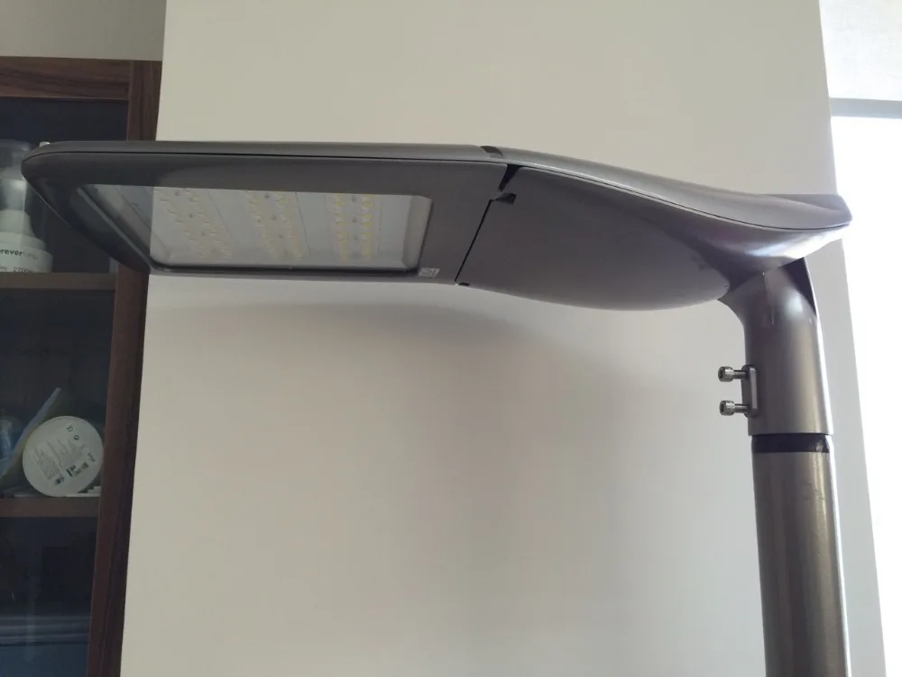 
Two different install method power-off protection LED street lights 