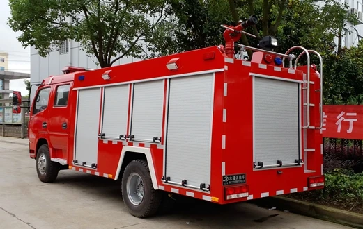 4 CBM  DongFeng water tank fire truck