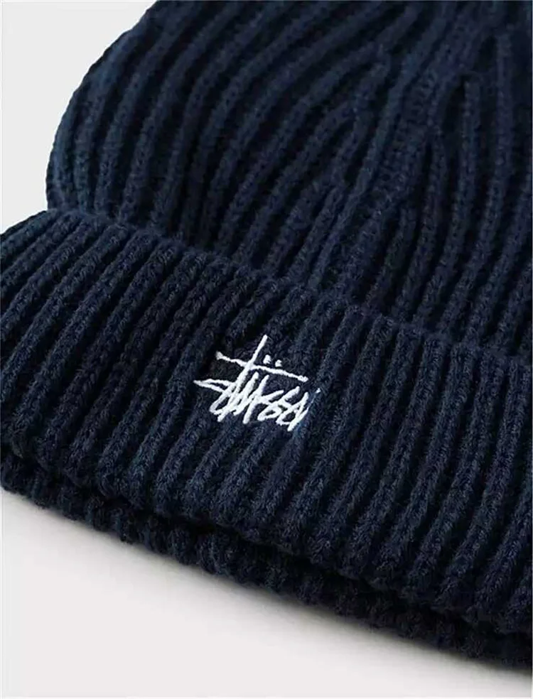 Зимние трикотажные облегающие шапки в рубчик для занятий спортом на открытом воздухе