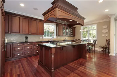 Мебель для кухни в классическом стиле из массива клёна 2014