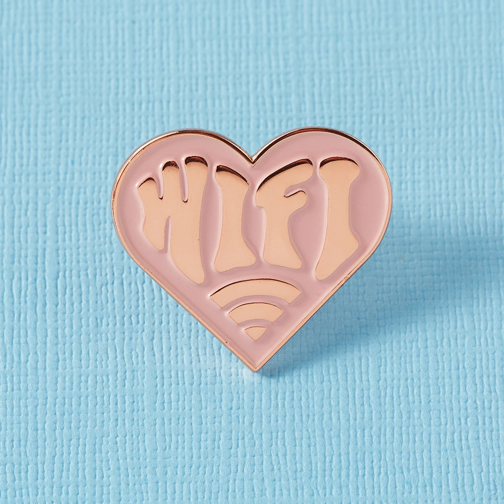 Shanghai custom hard metal в форме сердца эмалированная булавка
