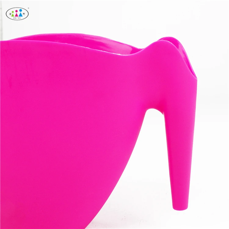 Factory price handheld watering pot flower planter plastic garden bottle water spray cans