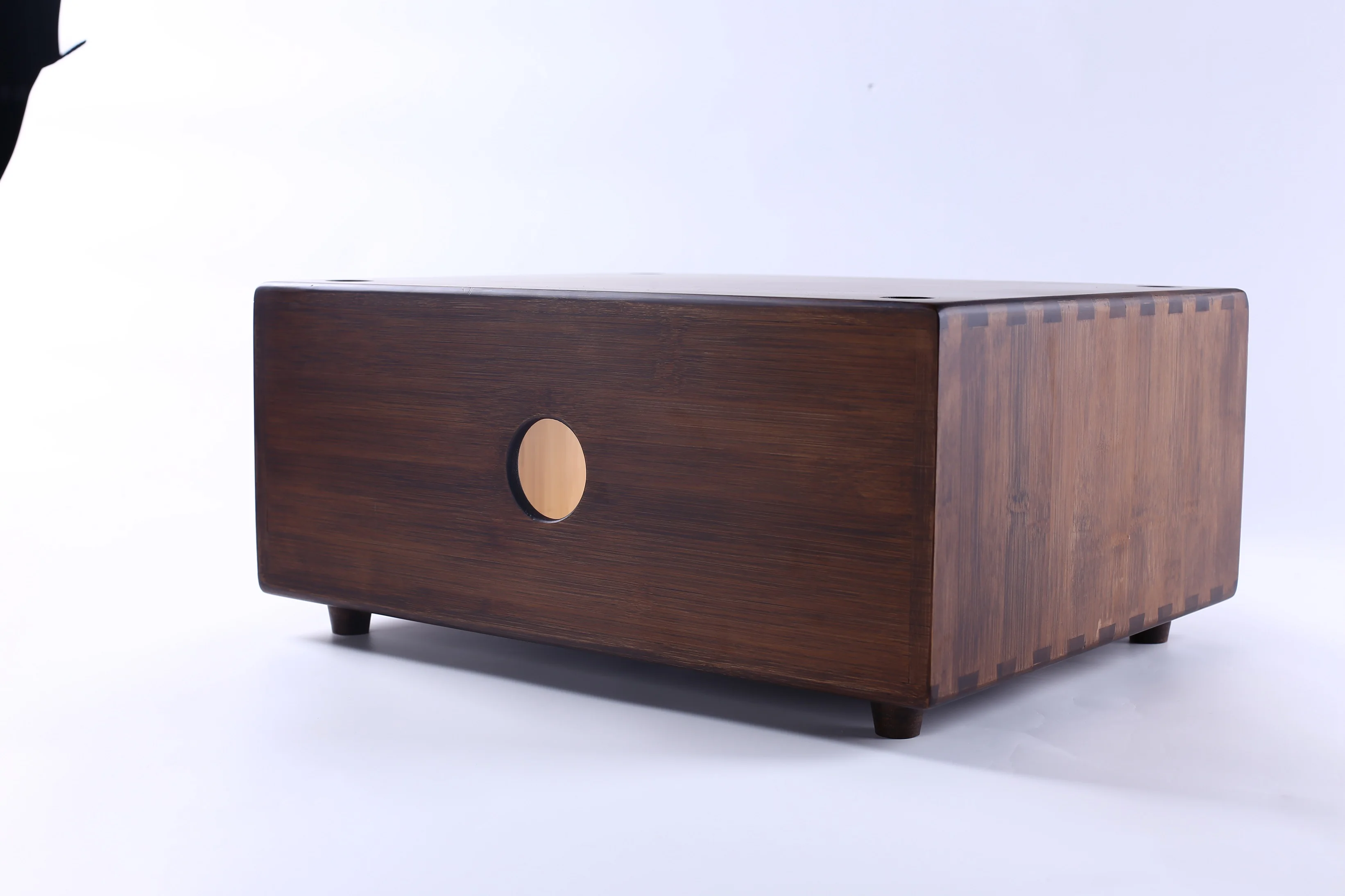 Бамбуковый шкаф орехового цвета с тканевыми ящиками для хранения