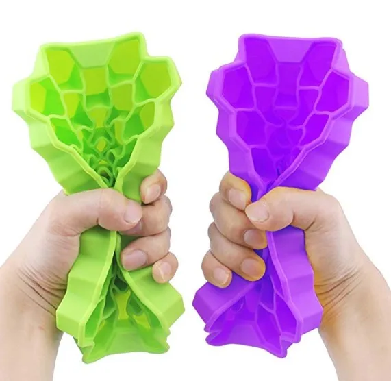 Best Selling Flexible Durable BPA Free 37 Cavities Honeycomb Shaped Silicone Ice Cube Trays with Lid