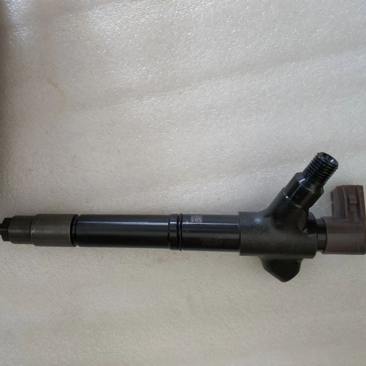 Дизель common rail Топливная форсунка 295900-0300 23670-51060